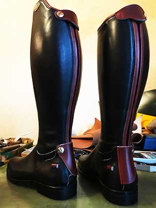 バックファスナーブーツ　
パイピング仕様ブラック×ワイン